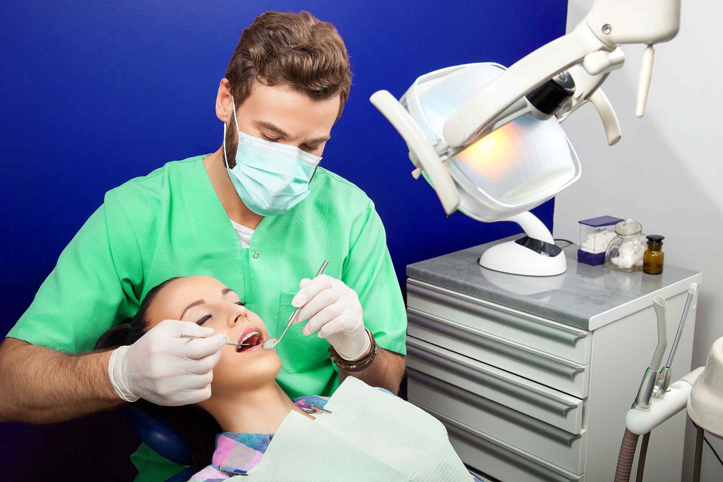 https://dentadent.al/wp-content/uploads/2020/02/img-doctor.jpg